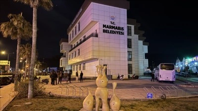 Marmaris'te belediye &ccedil;alışanlarına y&ouml;nelik r&uuml;şvet soruşturmasında 13 kişi g&ouml;zaltına alındı