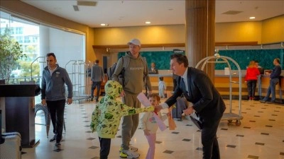 Marmaris'te turizm sezonu İngiliz turist kafilesinin gelmesiyle başladı
