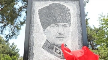 Marmaris'te 25 bin taştan yapılan Atatürk'ün mozaik anıtı açıldı