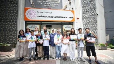 "Matematiğin yıldızları" Singapur'daki olimpiyatlarda 16 &ouml;d&uuml;l kazandı