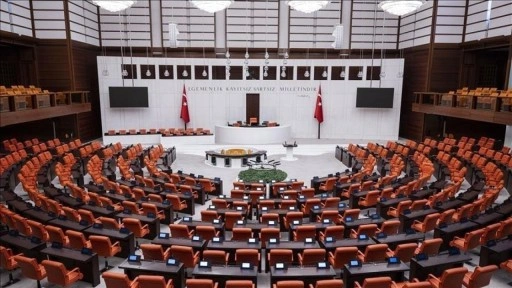 Meclis'e "&Ccedil;ocuk 5 yaşına gelene kadar ebeveynlerden biri uzaktan &ccedil;alışabilsin" talebi