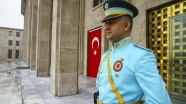 Meclis tören polislerine turkuaz üniforma