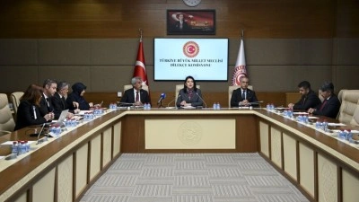 Meclise "kadınlar da askere alınsın" başvurusu
