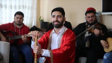 Meddah ekibi özel gereksinimli Nurcan'ın doğum gününü gösteriyle kutladı