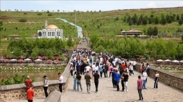 Medeniyetler şehri Mardin ve Diyarbakır turizmde bayram bereketi yaşıyor