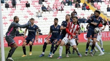 Medipol Başakşehir, deplasmanda Demir Grup Sivasspor'u 2-0 mağlup etti