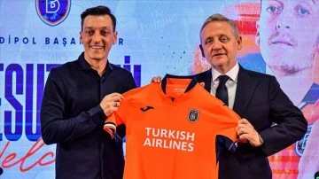 Medipol Başakşehir, Mesut Özil ile sözleşme imzaladı