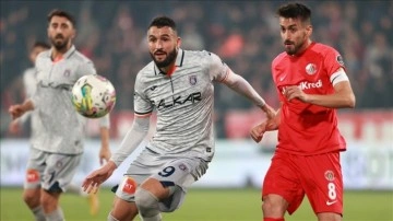 Medipol Başakşehir, Süper Lig'e verilen aradan sonra galibiyetle döndü