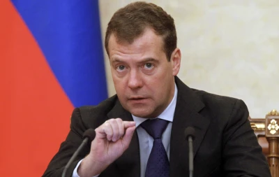 Medvedev: Kiev y&ouml;netimi Bandera ve diğer Nazi fig&uuml;rlerini y&uuml;celtiyor