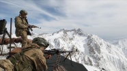 Mehmetçik Hakkari dağlarında teröristlere korku salıyor