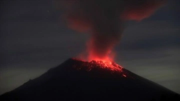 Meksika’da Popocatepetl Yanardağı'nın kül püskürtmesinin ardından sarı alarm verildi