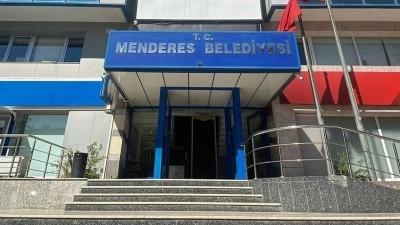 Menderes Belediyesine y&ouml;nelik r&uuml;şvet ve irtikap soruşturmasında 13 ş&uuml;pheli g&ouml;zaltına alındı