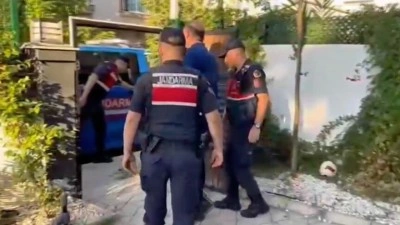 Menderes Belediyesine y&ouml;nelik soruşturmada aranan belediye başkan yardımcısı MİT destekli operasyonla yakalandı