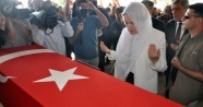 Meral Akşener şehidin cenazesine katıldı