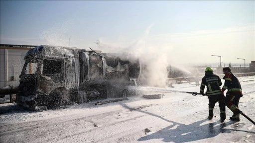 Mersin'de akaryakıt yüklü tankerde çıkan yangın söndürüldü