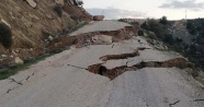 Mersin'de aşırı yağıştan heyelan meydana geldi