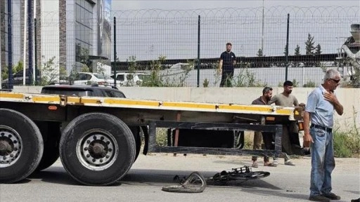Mersin'de tırın çarptığı bisikletli çocuğun öldüğü kaza kamerada