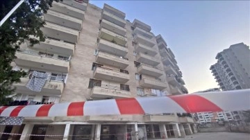 Mersin'de depremlerden etkilenen 8 katlı bina tahliye edildi