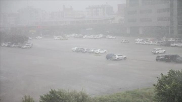 Mersin'de sağanak etkili oldu