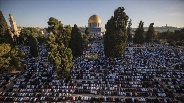 Mescid-i Aksa'da bayram namazı 150 bin kişiyle kılındı