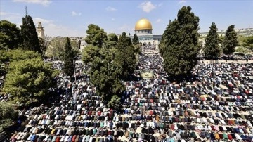 Mescid-i Aksa’da Ramazanın dördüncü cuma namazı için 250 bin Müslüman saf tuttu