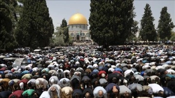 Mescid-i Aksa’da Ramazan'ın son cumasını 160 bin kişi kıldı