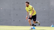Messi, Barcelona&#039;da kalma kararını kulüp yönetimini eleştirerek açıkladı