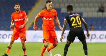 Mesut &Ouml;zil Antwerp ma&ccedil;ına 11'de başlayacak