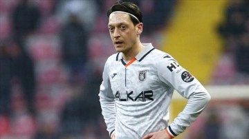 Mesut Özil, futbola veda etti