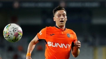 Mesut Özil yeşil sahalara veda etti