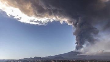 Meteoroloji: Etna Yanardağı kaynaklı kül bulutlarının Türkiye'yi etkilemesi beklenmiyor