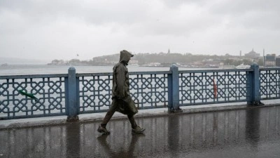 Meteorolojiden İstanbul ve &ccedil;evre iller i&ccedil;in g&ouml;k g&uuml;r&uuml;lt&uuml;l&uuml; sağanak uyarısı