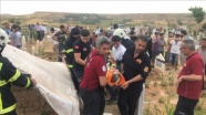 Mezarlıktaki sundurma vatandaşların üzerine devrildi: 4 yaralı