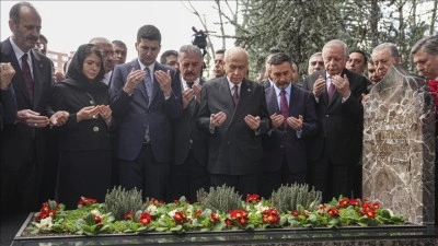 MHP Genel Başkanı Bah&ccedil;eli, Alparslan T&uuml;rkeş'in kabrini ziyaret etti