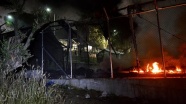 Midilli'de göçmenler kamptaki iltica bürolarını ateşe verdi