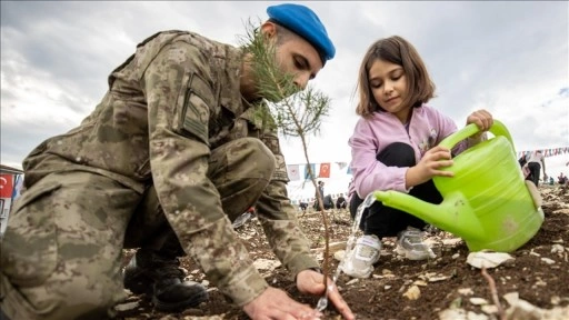"Milli Ağaçlandırma Günü"nde fidanlar toprakla buluşturuldu