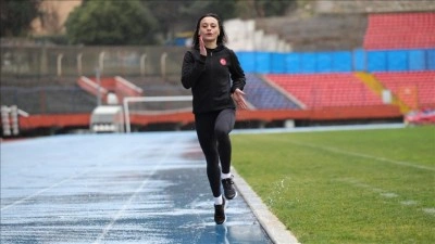 Milli atlet Melike Malko&ccedil;, Sırbistan'da madalya i&ccedil;in koşacak