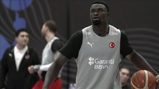 Milli basketbolcu Adem Bona, EuroBasket 2025'te grup liderliğine inanıyor