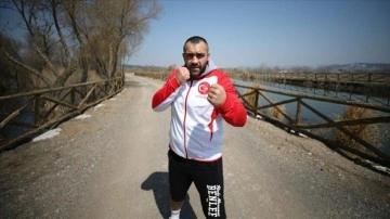 Milli boksör Ali Eren Demirezen, dünya şampiyonluğu için 'Termal Köy'de çalışıyor