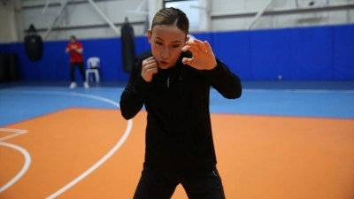 Milli boks&ouml;rler Berfin ile Eda Nur'un hedefi olimpiyat