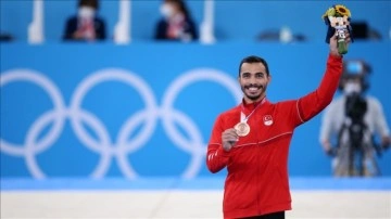 Milli cimnastikçi Ferhat Arıcan 2021'in en iyi erkek cimnastikçisi seçildi