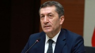 Milli Eğitim Bakanı Selçuk, 8&#039;inci sınıf öğrencilerinin sorularını cevapladı