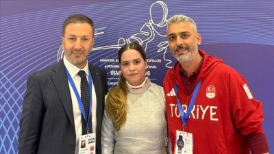 Milli eskrimci Alara Atmaca'dan Avrupa Yıldızlar Şampiyonası'nda altın madalya