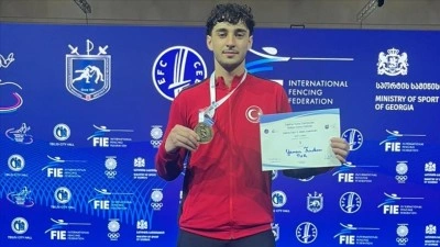 Milli eskrimci Furkan Yaman, gen&ccedil;lerde Avrupa şampiyonu oldu