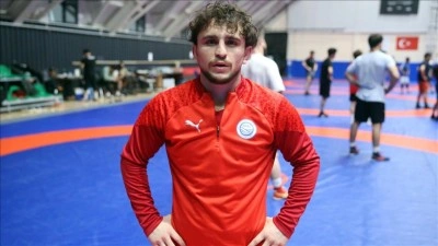 Milli g&uuml;reş&ccedil;i Ahmet Duman'ın hedefi altın madalya