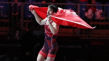 Milli güreşçi Kerem Kamal, grekoromen stil 60 kiloda altın madalya kazandı