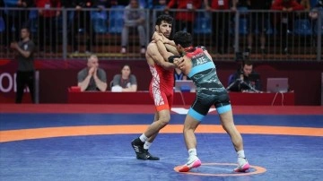Milli güreşçi Murat Fırat, grekoromen stilde altın madalyanın sahibi oldu