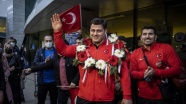 Milli güreşçiler Rıza Kayaalp ve Murat Fırat, Ankara&#039;da coşkuyla karşılandı