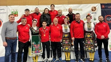 Milli güreşçiler Yasemin Adar ve Ahmet Duman, Bulgaristan'da şampiyon oldu