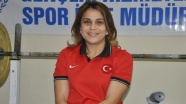 Milli halterci Nazmiye Muratlı dan altın madalya